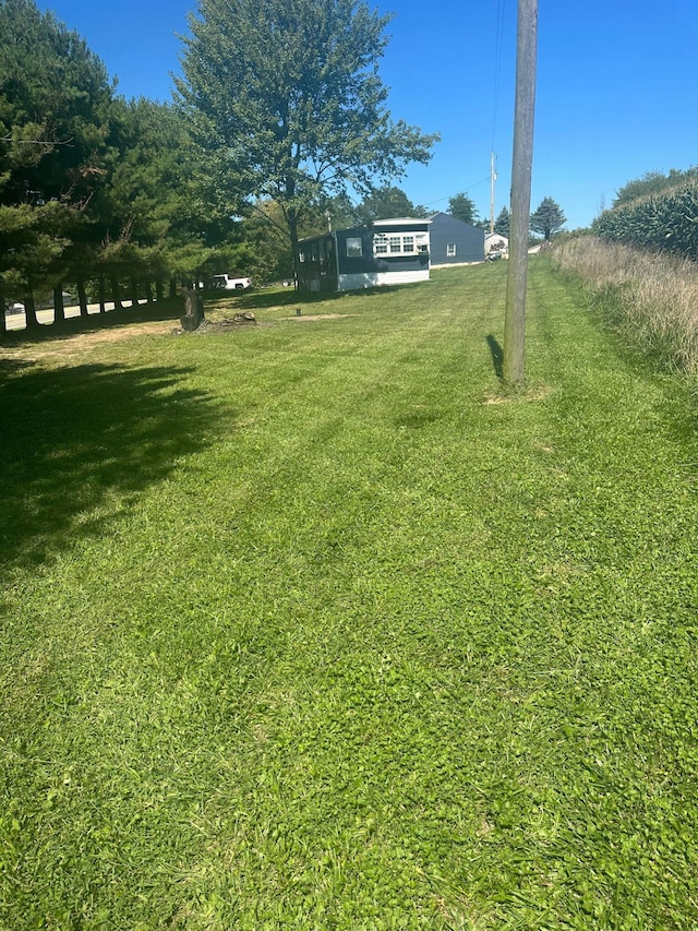 10530 N St, Utica, OH 43080 - view of grassy yard
