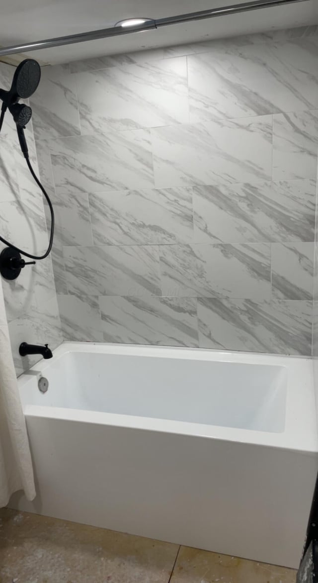 10530 N St, Utica, OH 43080 - full bathroom featuring bathtub / shower combination