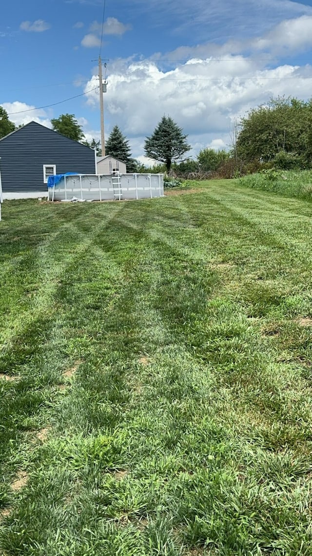 10530 N St, Utica, OH 43080 - view of green lawn featuring an outdoor pool