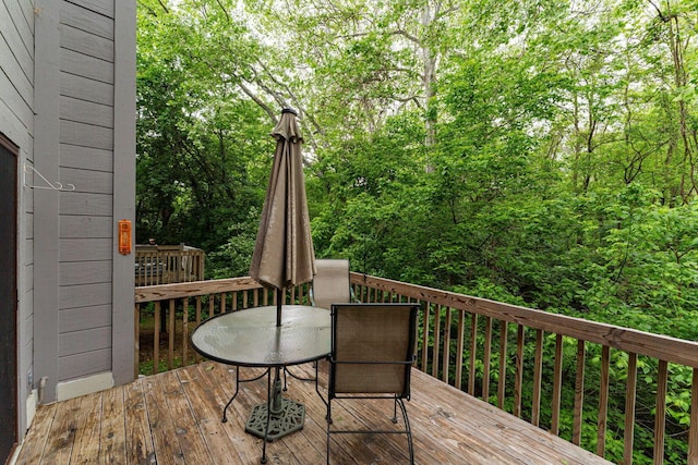 406 Olentangy Forest Dr Unit 9B, Columbus, OH 43214 - wooden terrace with outdoor dining space