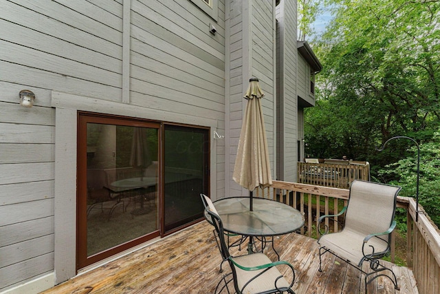 406 Olentangy Forest Dr Unit 9B, Columbus, OH 43214 - deck with outdoor dining space