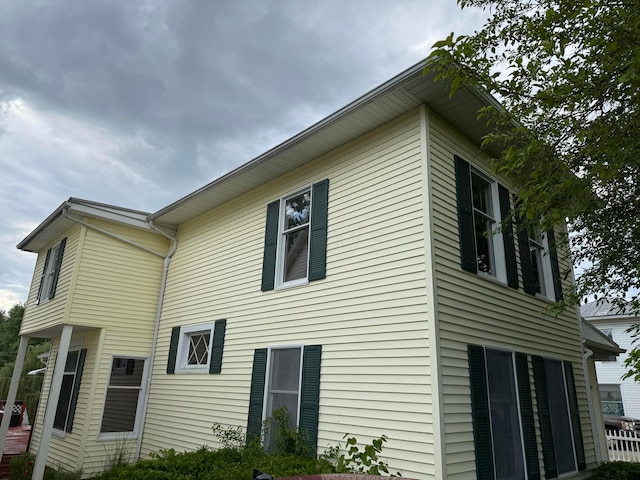 627 N Main St, Utica, OH 43080 - view of side of property