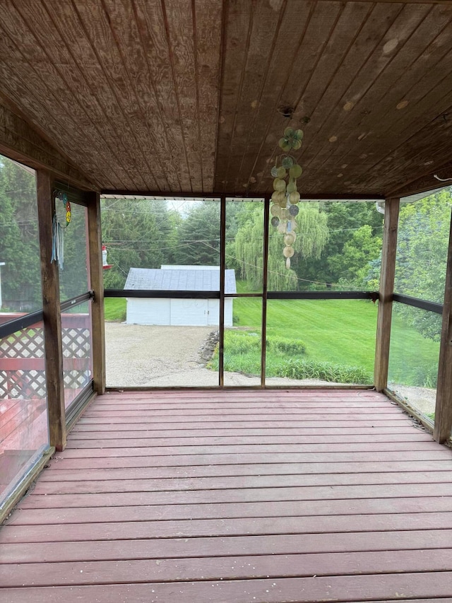 627 N Main St, Utica, OH 43080 - deck with a lawn