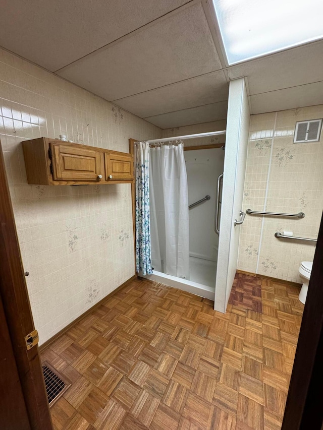 627 N Main St, Utica, OH 43080 - full bath featuring toilet and a stall shower