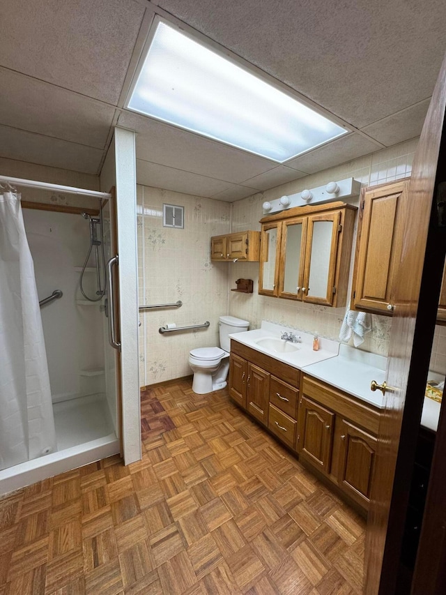 627 N Main St, Utica, OH 43080 - bathroom with toilet, vanity, a stall shower, and a drop ceiling