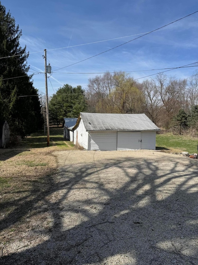 627 N Main St, Utica, OH 43080 - view of garage