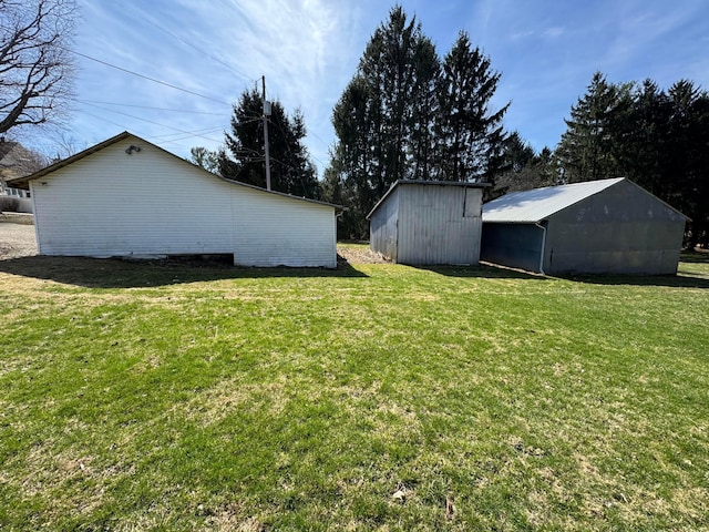 627 N Main St, Utica, OH 43080 - view of grassy yard with an outbuilding