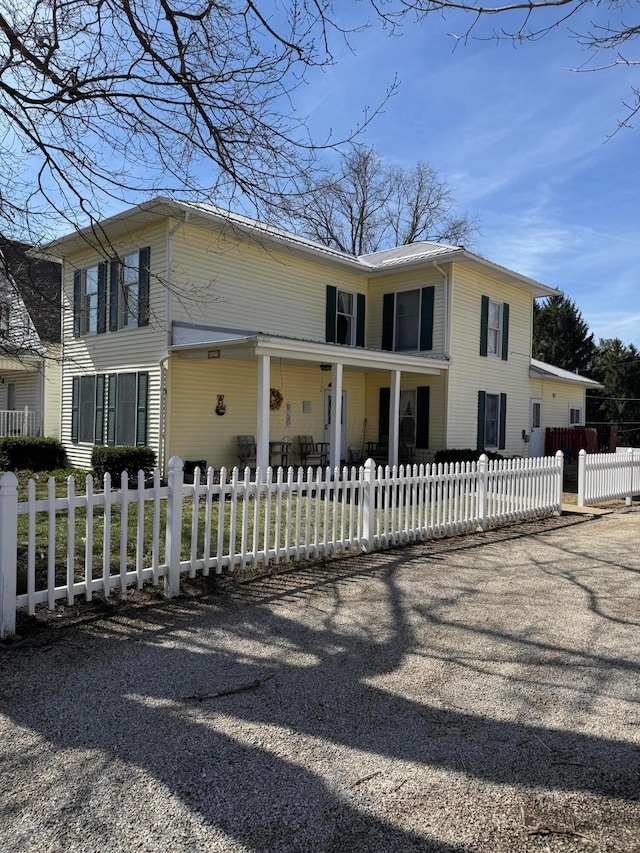 627 N Main St, Utica, OH 43080 - view of front of property featuring driveway and a fenced front yard