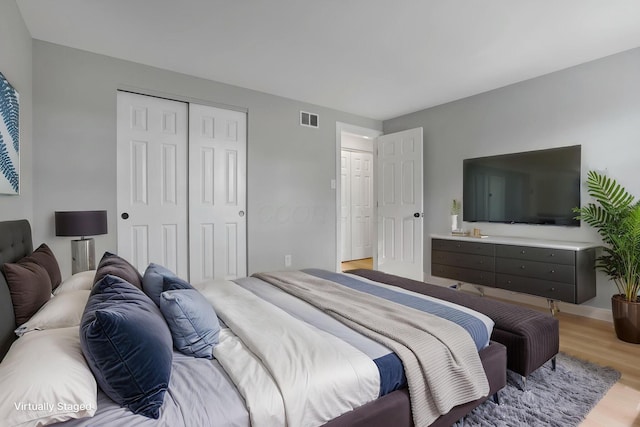 4230 Reed Rd, Columbus, OH 43220 - bedroom with light wood-style flooring, a closet, and baseboards