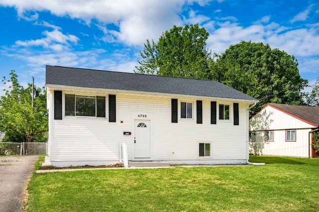 4795 Hafey Ave, Columbus, OH 43228 - raised ranch featuring driveway