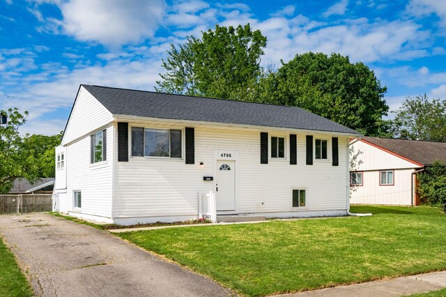 4795 Hafey Ave, Columbus, OH 43228 - split foyer home with asphalt driveway