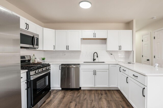 4795 Hafey Ave, Columbus, OH 43228 - kitchen with stainless steel appliances, a sink, light countertops, and a peninsula