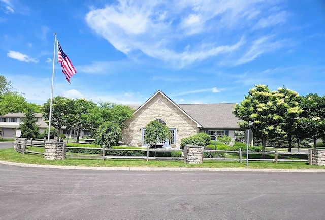 154 Pioneer Cir, Pickerington, OH 43147 - view of front of property with stone siding