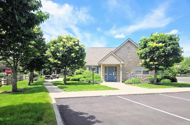 154 Pioneer Cir, Pickerington, OH 43147 - view of front of property featuring stone siding, a front yard, and uncovered parking