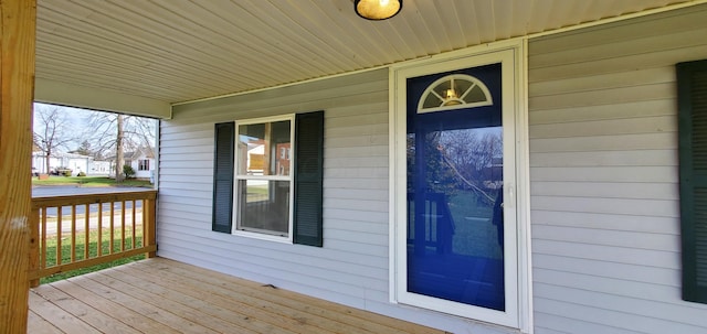 16 W Walnut St, Jeffersonville, OH 43128 - view of wooden porch