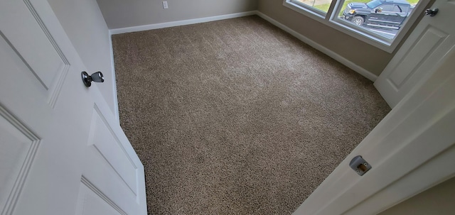 16 W Walnut St, Jeffersonville, OH 43128 - detailed view of carpet and baseboards
