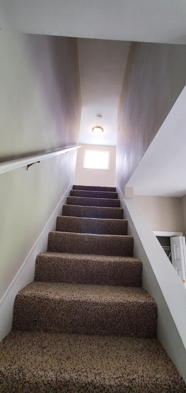 16 W Walnut St, Jeffersonville, OH 43128 - view of stairs