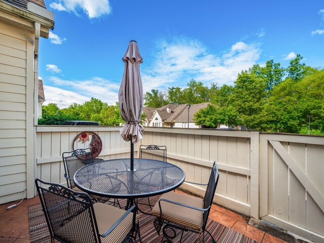 38 Ironclad Dr, Columbus, OH 43213 - wooden deck featuring outdoor dining space