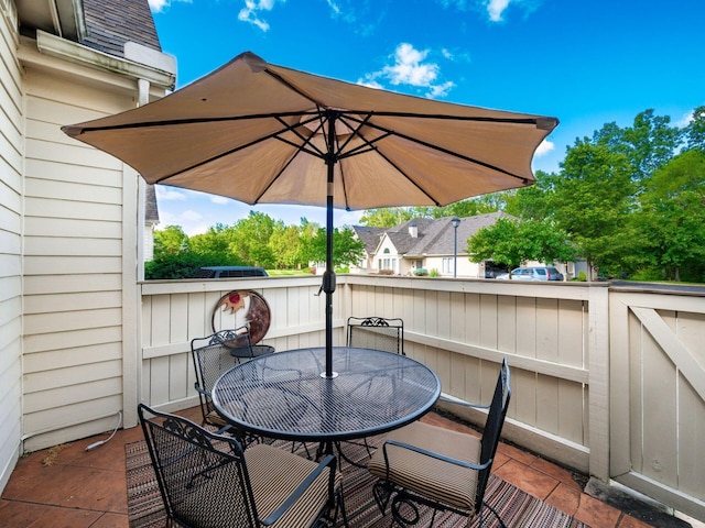 38 Ironclad Dr, Columbus, OH 43213 - wooden deck featuring outdoor dining space