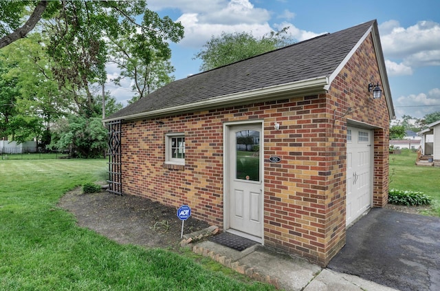 750 E Allen St, Lancaster, OH 43130 - view of outbuilding featuring a garage and driveway