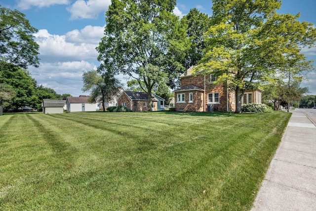 750 E Allen St, Lancaster, OH 43130 - view of grassy yard