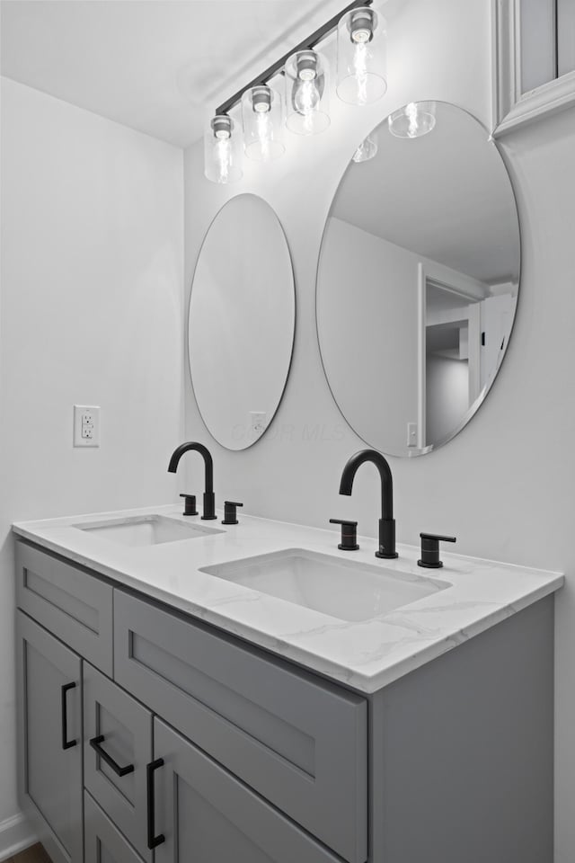 3129 Mcguffey Rd, Columbus, OH 43224 - full bathroom featuring double vanity