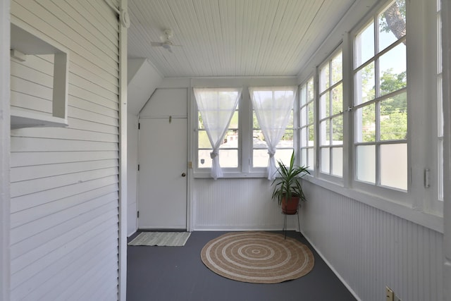 2045 N 4th St, Columbus, OH 43201 - sunroom with vaulted ceiling and ceiling fan