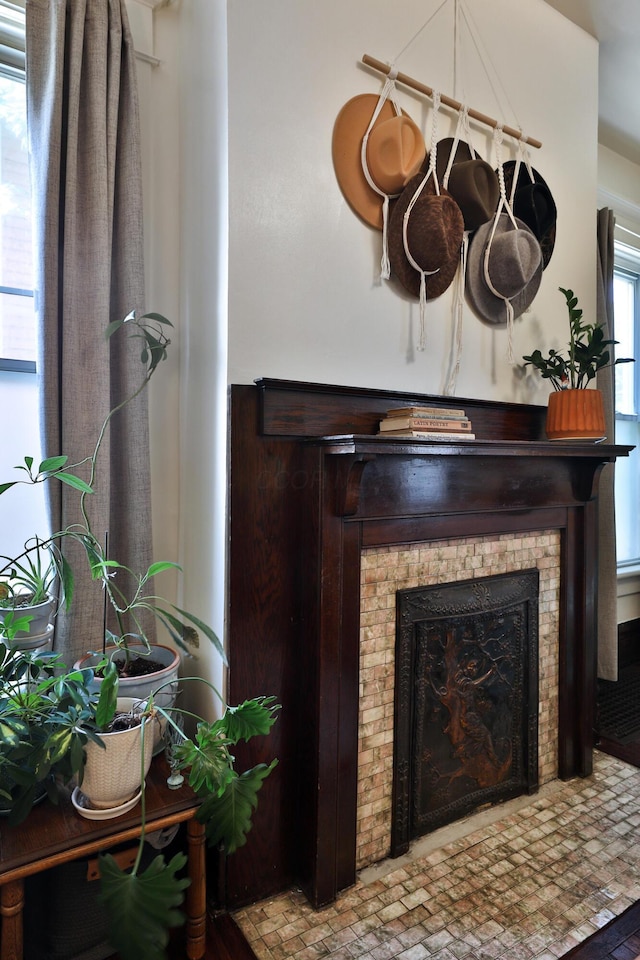 2045 N 4th St, Columbus, OH 43201 - detailed view of a fireplace