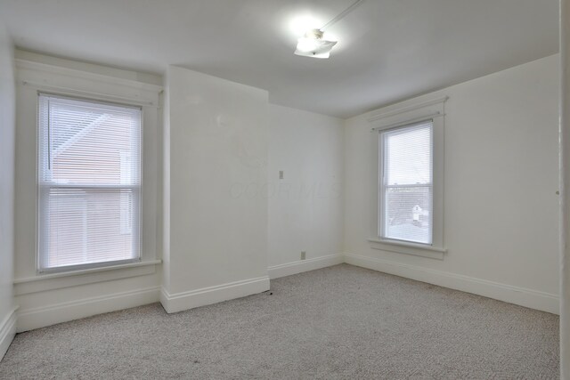 2045 N 4th St, Columbus, OH 43201 - carpeted empty room featuring baseboards