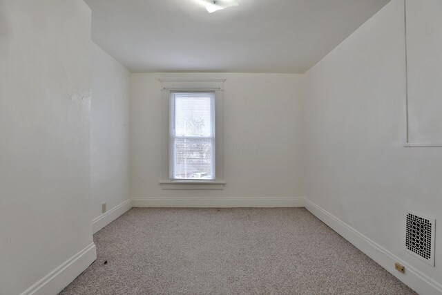 2045 N 4th St, Columbus, OH 43201 - spare room featuring light carpet and baseboards