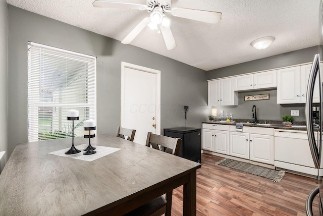 4419 Trindel Way, Columbus, OH 43231 - dining space featuring a textured ceiling, light wood-style floors, and ceiling fan