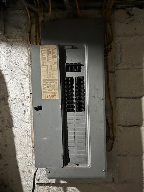 1479 Genessee Ave, Columbus, OH 43211 - utilities with electric panel