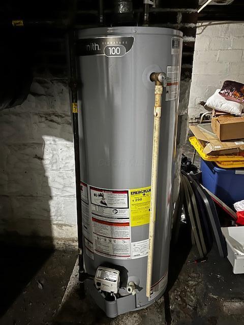1479 Genessee Ave, Columbus, OH 43211 - utility room featuring gas water heater