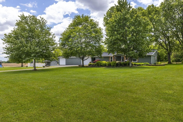 21171 River Rd, Circleville, OH 43113 - view of grassy yard featuring an attached garage