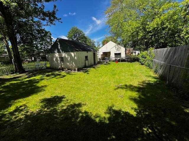 2428 Bancroft St, Columbus, OH 43211 - view of yard