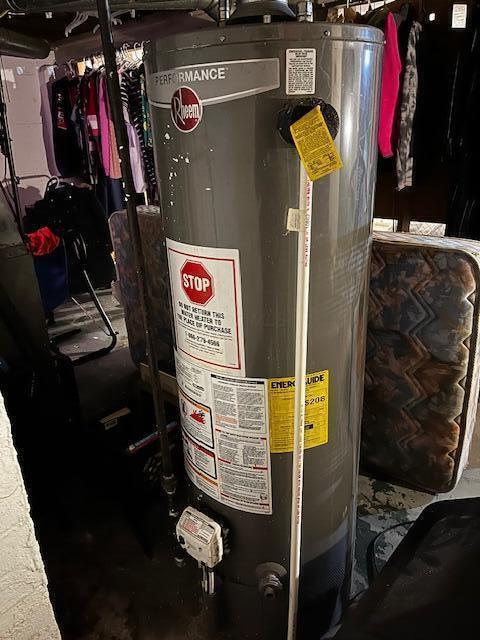 2428 Bancroft St, Columbus, OH 43211 - utilities featuring water heater