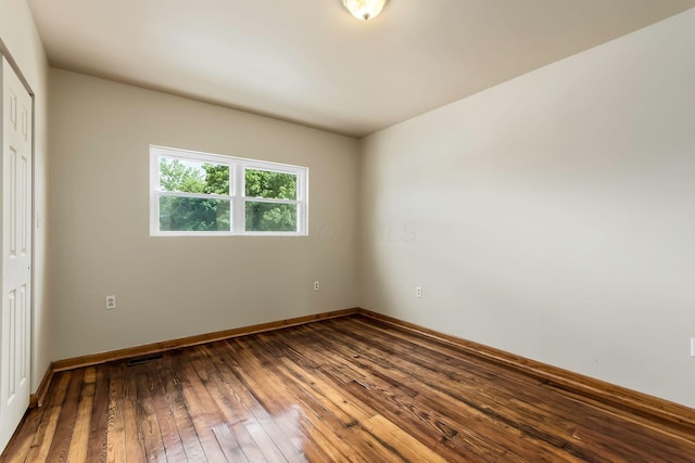 471 Southwood Ave, Columbus, OH 43207 - unfurnished bedroom featuring hardwood / wood-style flooring, baseboards, and a closet