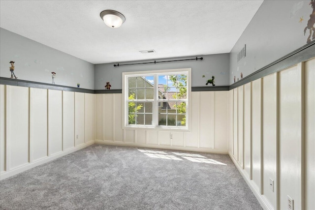 3144 Abbey Knoll Dr, Lewis Center, OH 43035 - empty room featuring carpet floors, a decorative wall, and a wainscoted wall