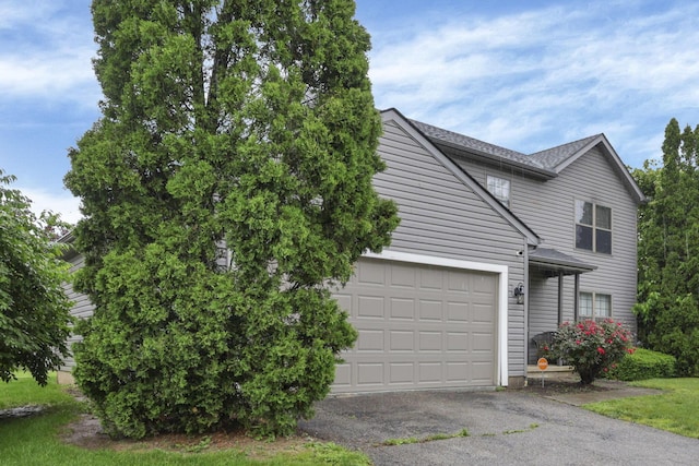 6792 Makady Rd, Canal Winchester, OH 43110 - view of home's exterior featuring asphalt driveway and a garage