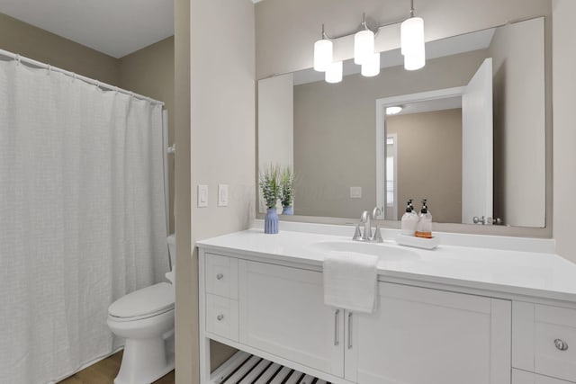 1722 Rock Creek Dr, Grove City, OH 43123 - full bath featuring toilet, vanity, and curtained shower