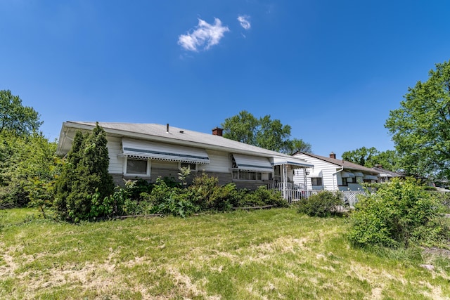 2929 Fairwood Ave, Columbus, OH 43205 - rear view of property with a yard