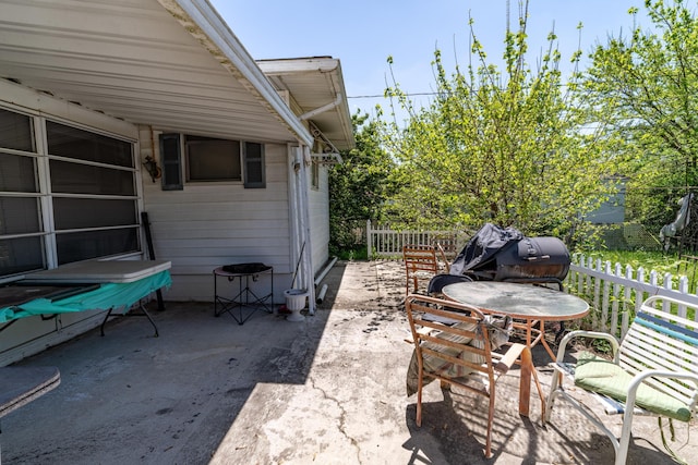 2929 Fairwood Ave, Columbus, OH 43205 - view of patio / terrace