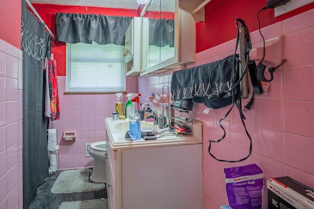 2929 Fairwood Ave, Columbus, OH 43205 - bathroom featuring tile walls, vanity, and toilet