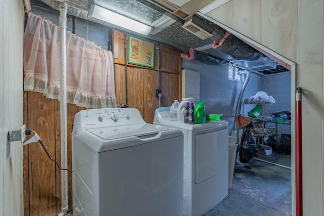 2929 Fairwood Ave, Columbus, OH 43205 - laundry room with washer and dryer