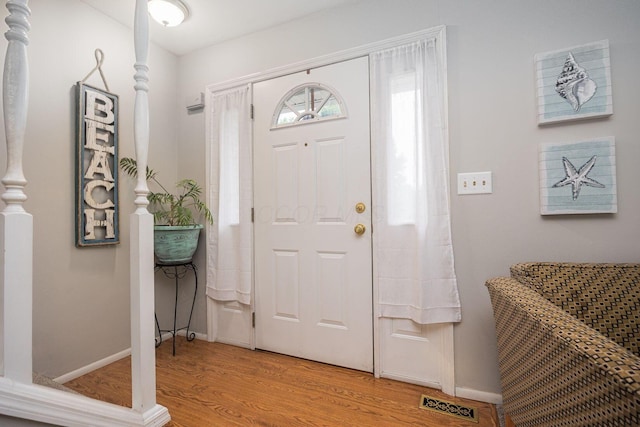 2349 Hardesty Dr N Unit B9, Columbus, OH 43204 - foyer featuring wood finished floors and baseboards