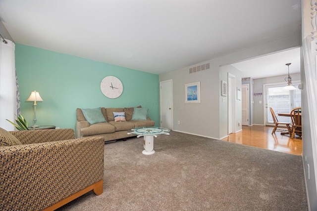2349 Hardesty Dr N Unit B9, Columbus, OH 43204 - carpeted living room with baseboards