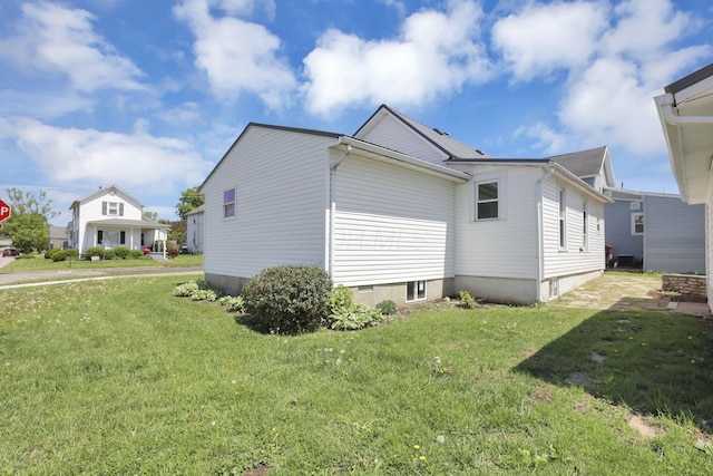 1120 8th Ave, Lancaster, OH 43130 - view of side of home with a lawn