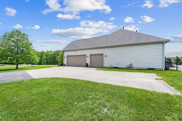 401 Warrenpoint Ln, Pataskala, OH 43062 - view of side of property with concrete driveway, a shingled roof, and an attached garage