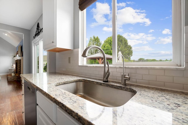 401 Warrenpoint Ln, Pataskala, OH 43062 - kitchen with a sink, vaulted ceiling, backsplash, light stone counters, and white cabinets
