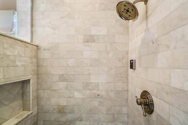 401 Warrenpoint Ln, Pataskala, OH 43062 - full bathroom featuring tiled shower